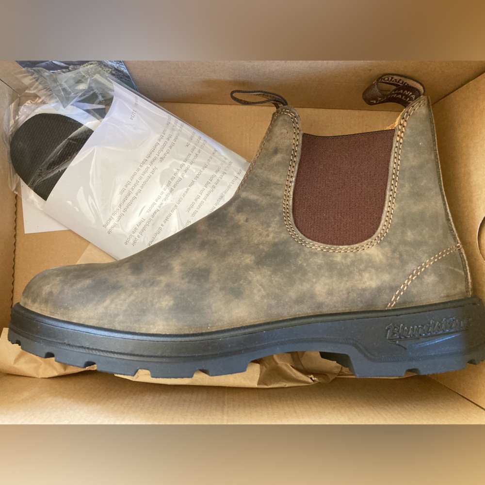 Brand New Blundstone 585 men’s Size 10 Rustic Brown